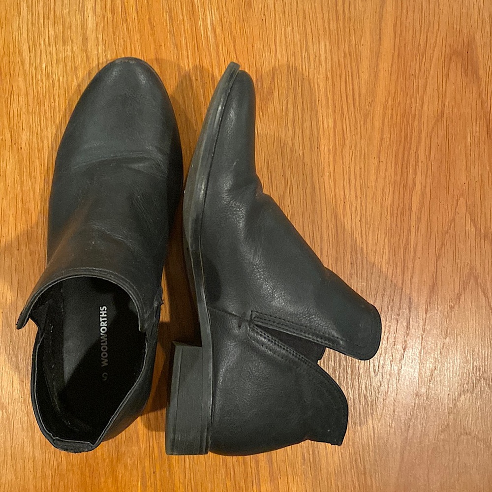 South Africa woolworths shooties . Black size South africa 5 / USA 7.5
